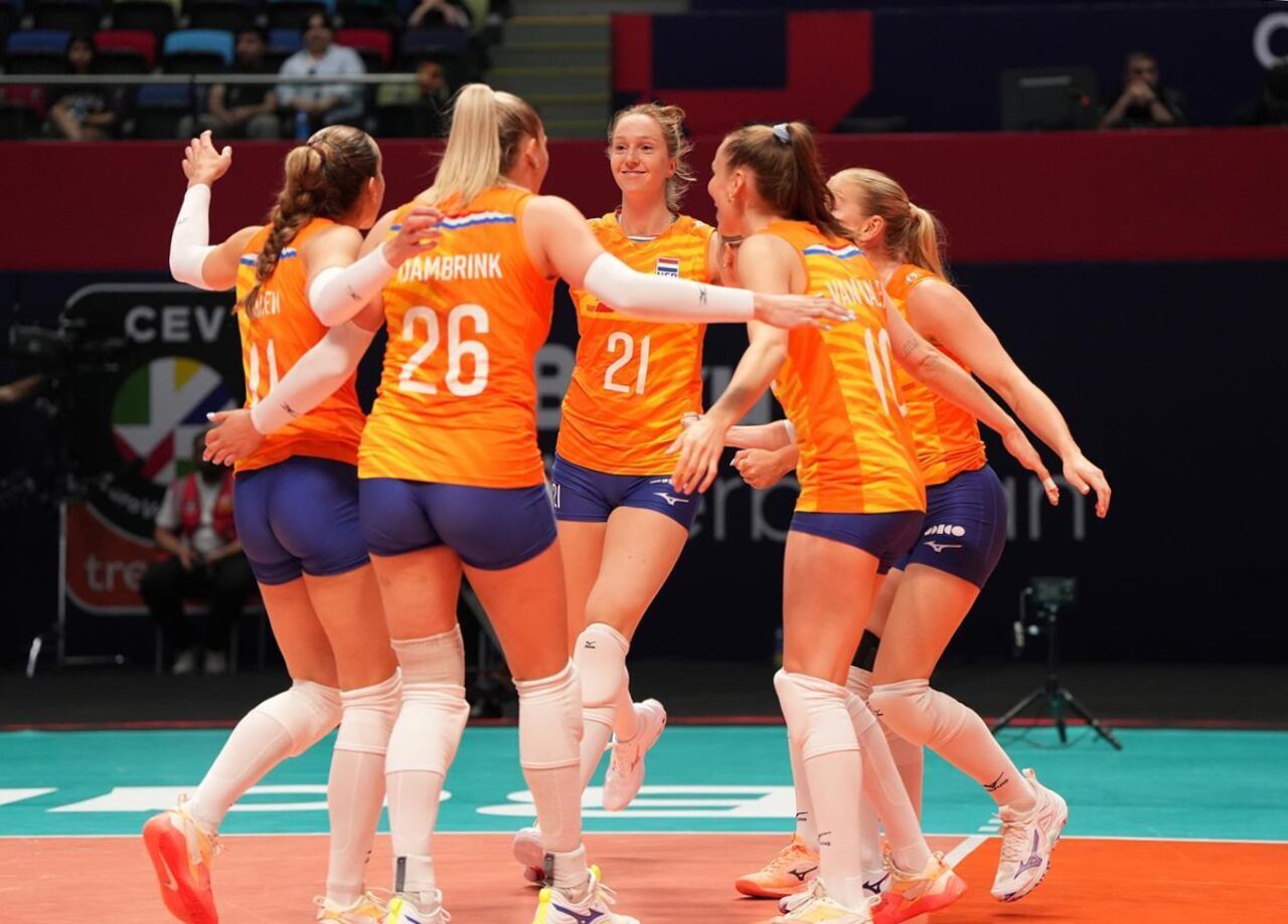 Volleybaldames beginnen EK met puntverlies tegen stug Roemenië
