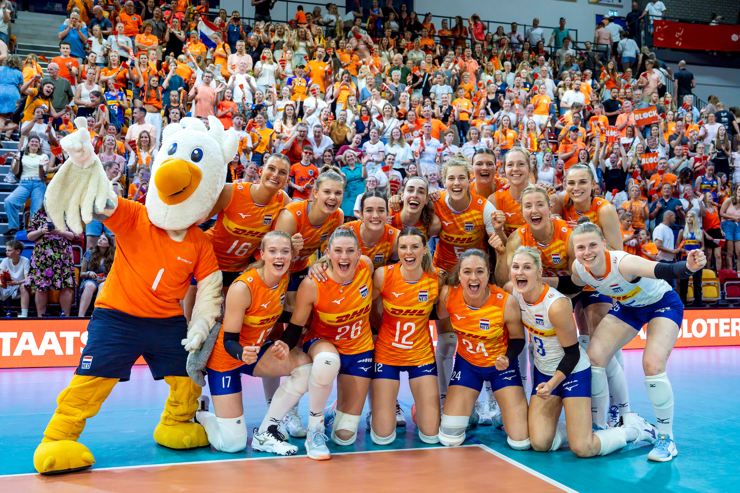 Volop blije gezichten bij Volleybaldames: 'Fijn om weer met de meiden op het veld te staan'