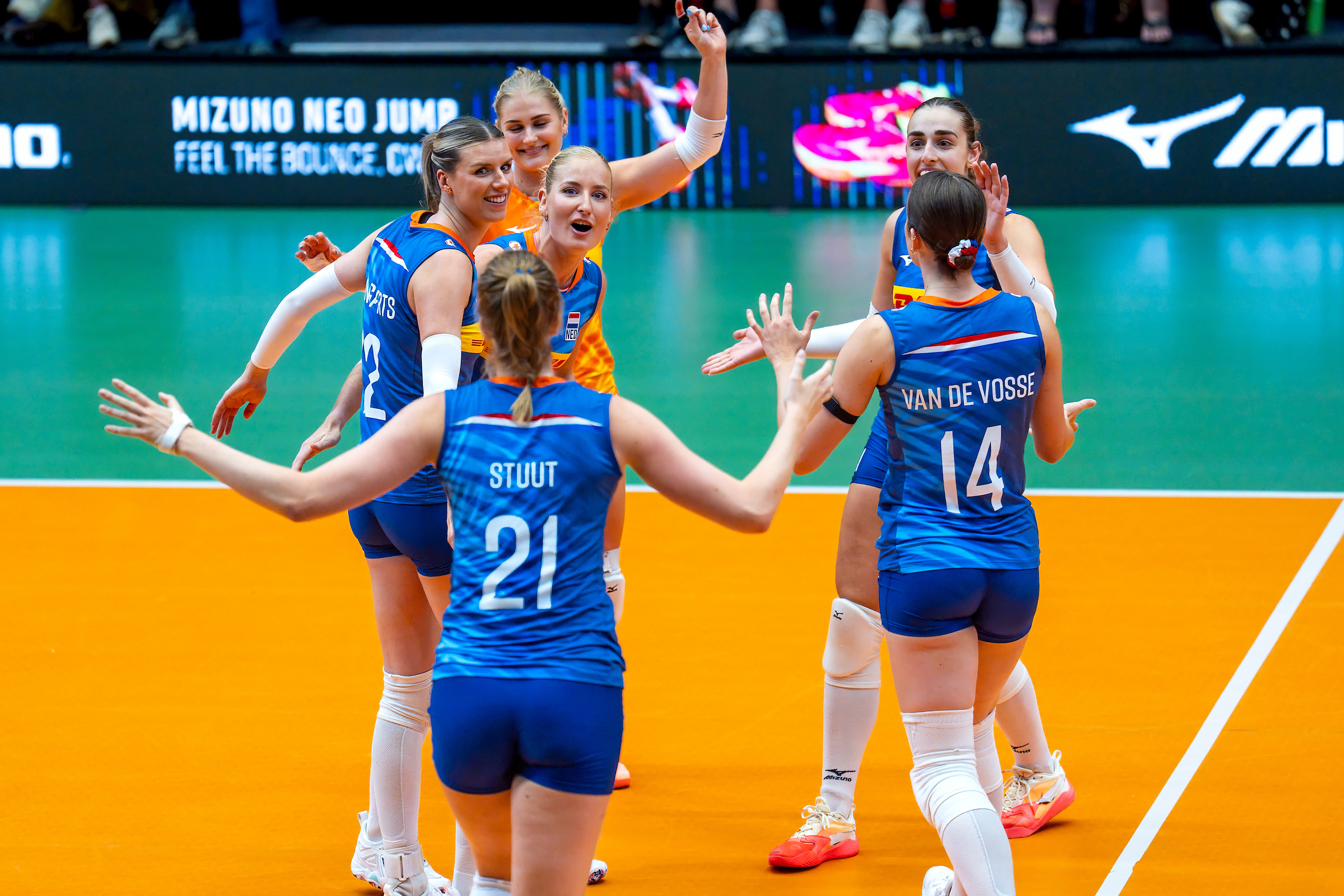 Oranje naar kwartfinales EK na thriller tegen Slovenië