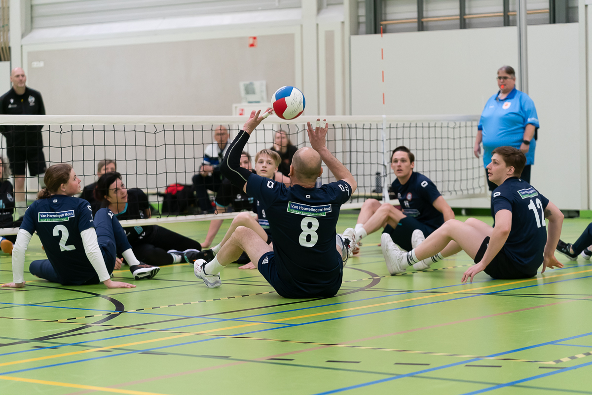Overstappen naar zitvolleybal: “je wordt uitgedaagd om nieuwe dingen te leren”