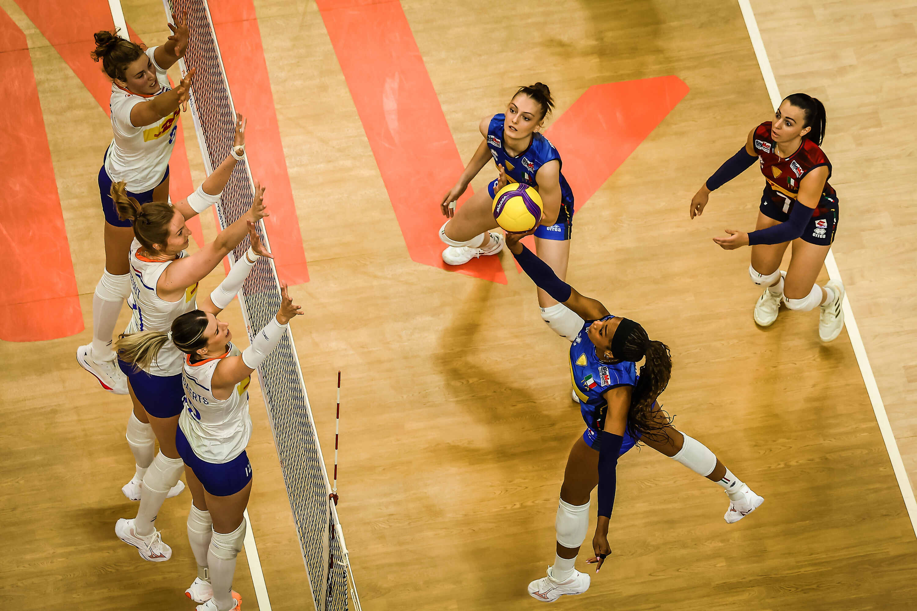 Italië nog een maatje te groot voor Volleybaldames