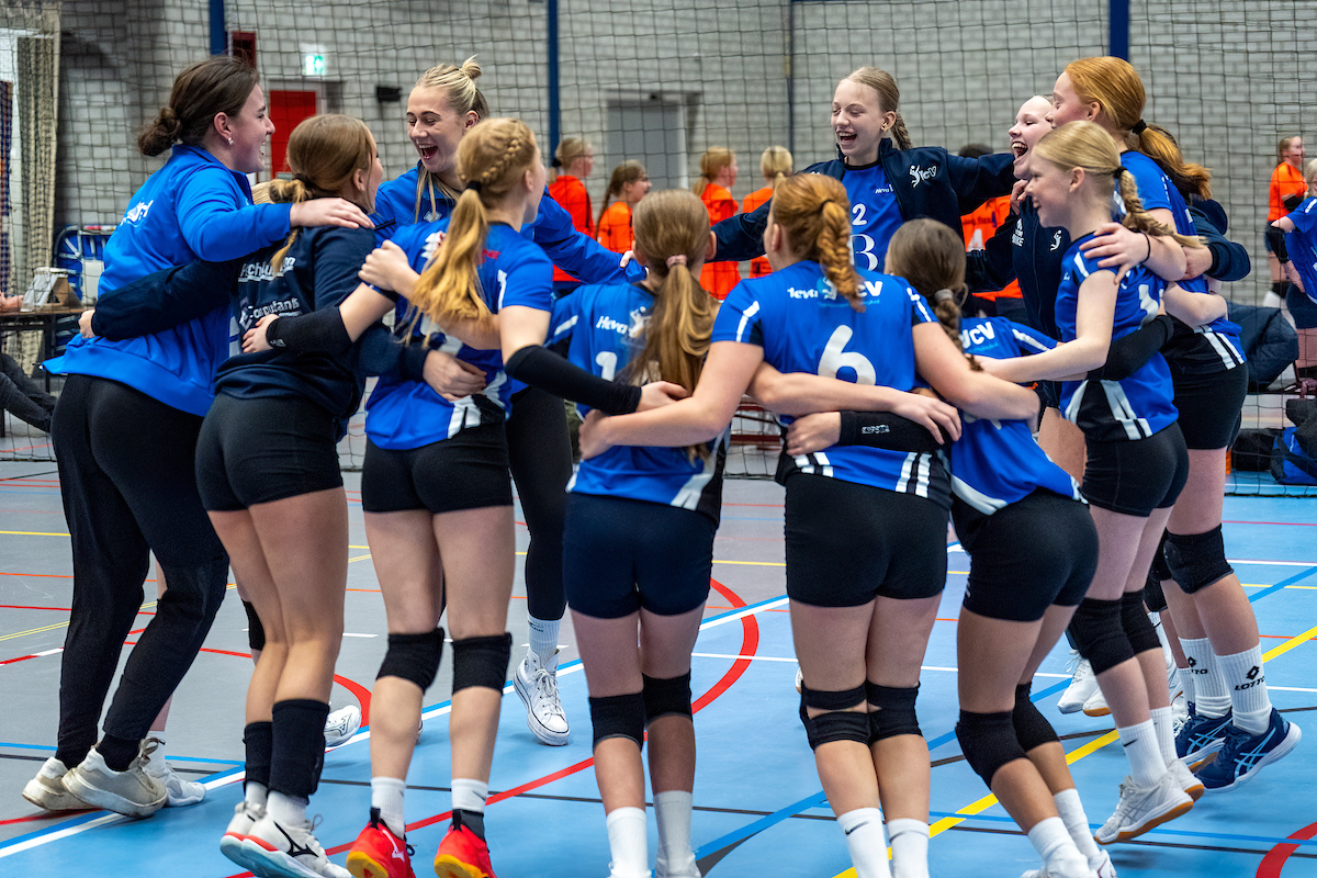 De strijd om de finale barst los in de halve finales van de Volleybaldirect Open