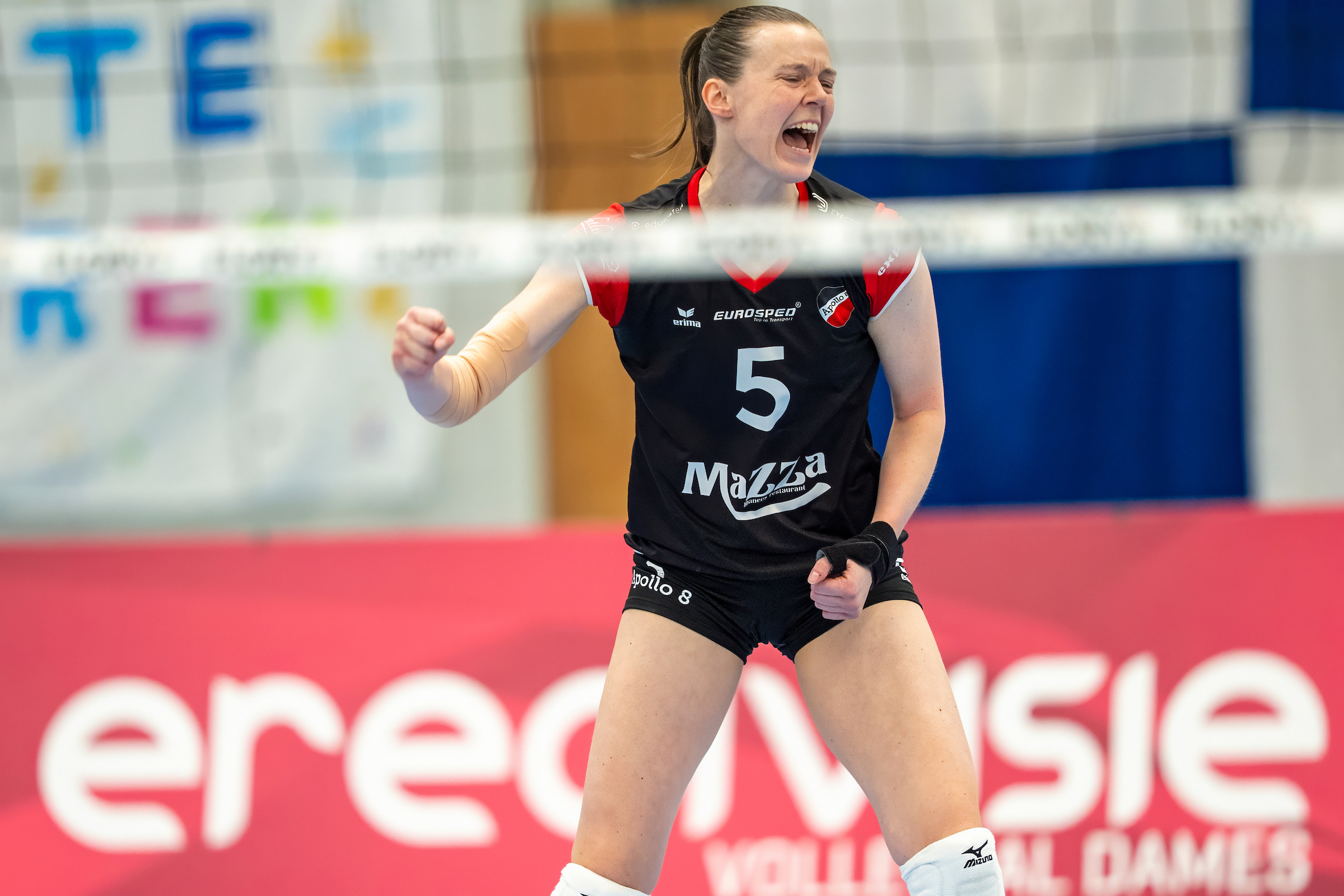 Apollo slaat eerste slag in finale na vijfsetter