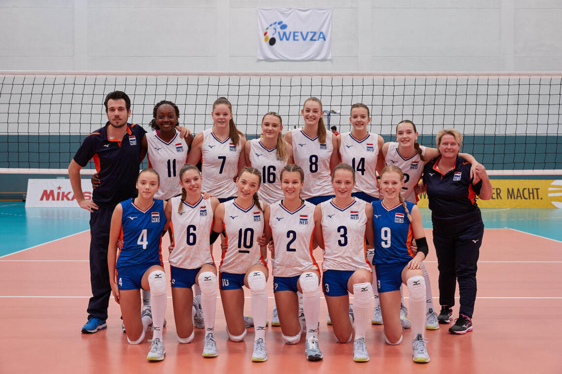 Pre Jeugd Oranje meisjes tegen Spanje