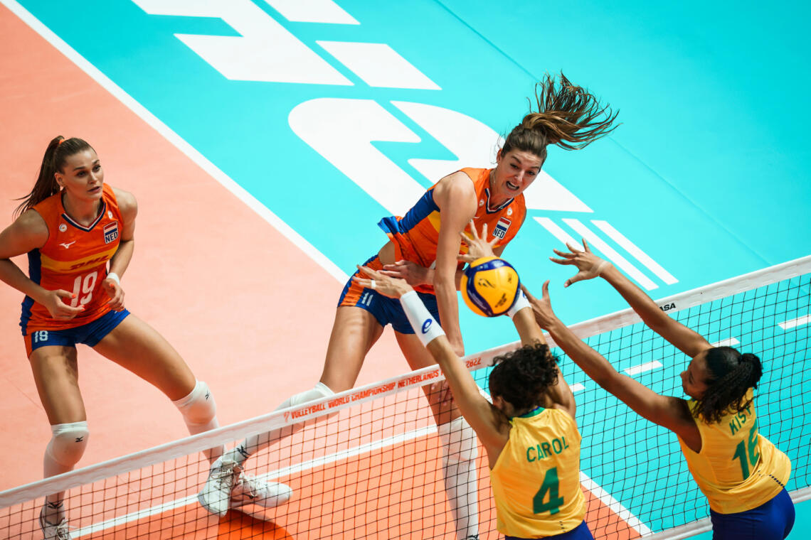 Anne Buijs smash Ana Carol blok RH
