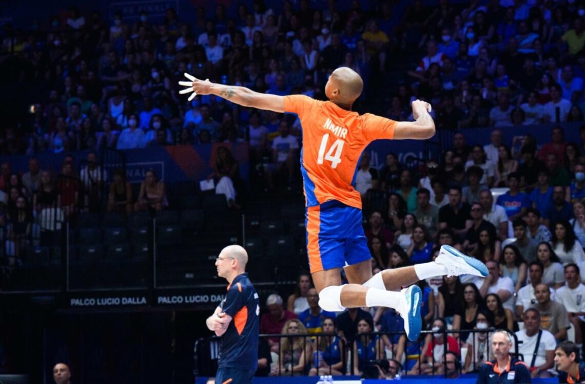 Italie Nederland kwartfinale VNL 2022 Nimir sprongservice FIVB uitsnede