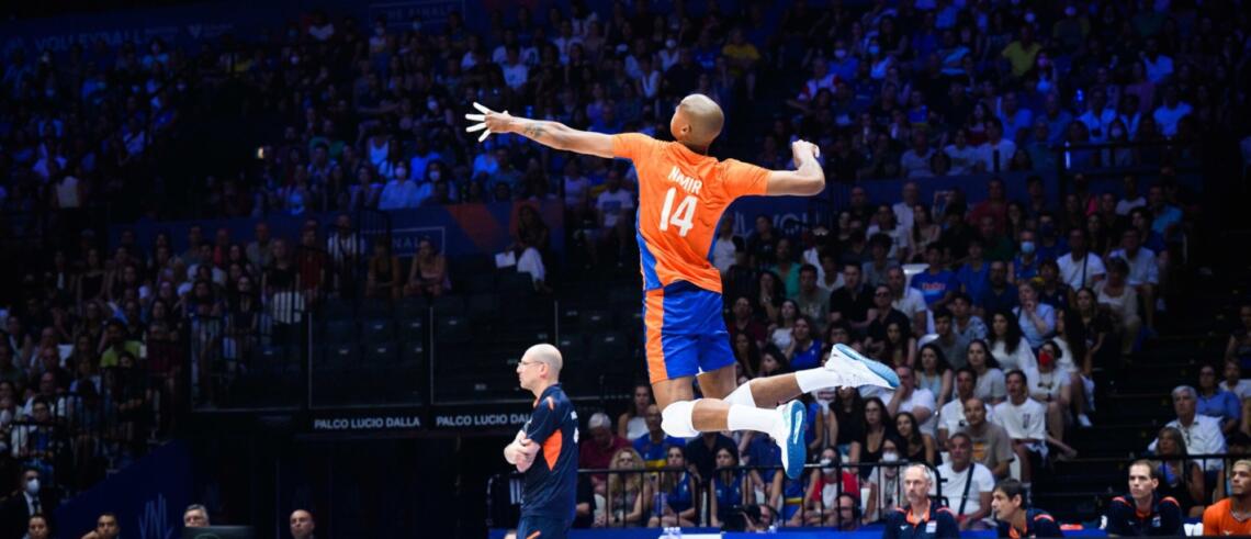 Italie Nederland kwartfinale VNL 2022 Nimir sprongservice FIVB uitsnede