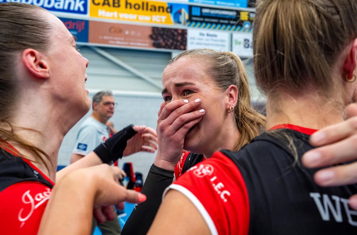 Bodde en haar team na het veroveren van de landstitel (2 mei 2026)