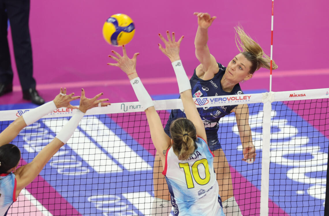 Nika vero volley