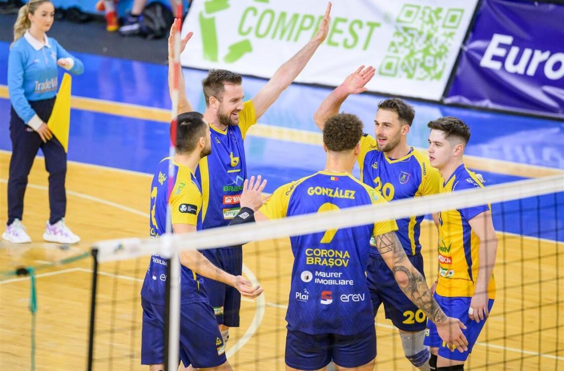 Gommans (6) als aanvoerder van CSM Corona