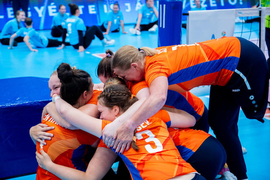 De Zitvolleybaldames na het bereiken van de EK-finale