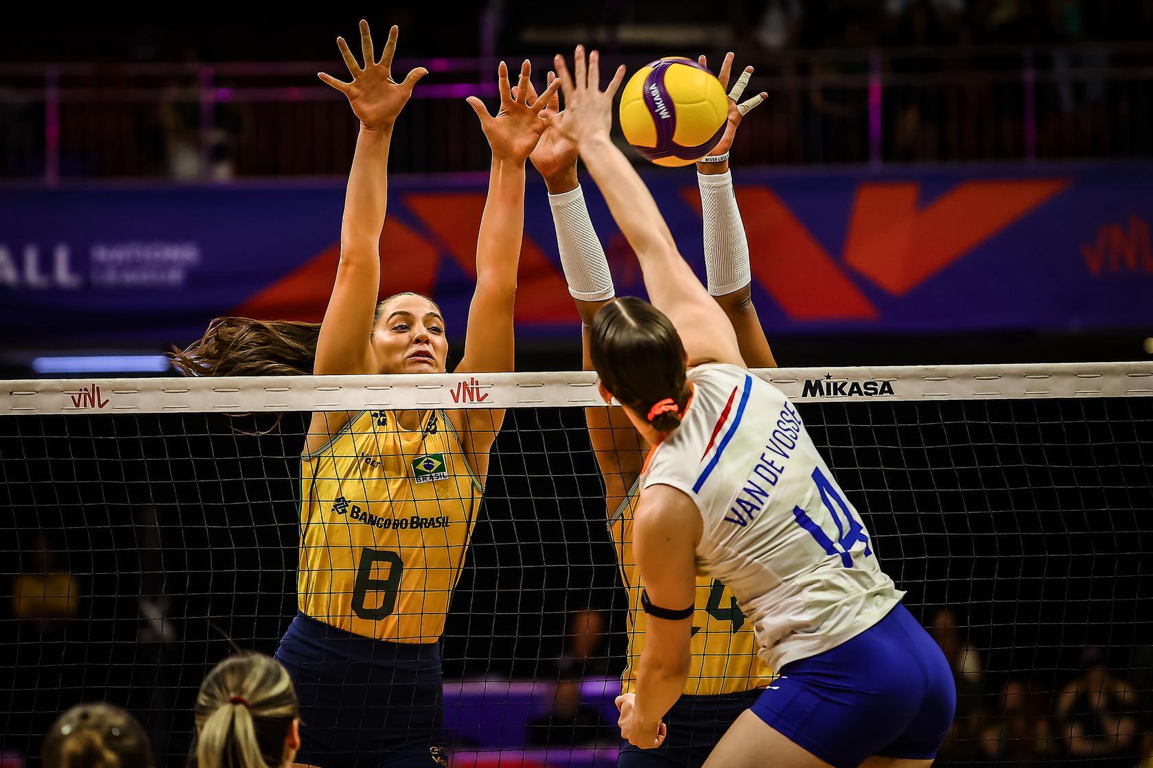 Geen stunt voor Volleybaldames in VNL tegen een stug Brazilië