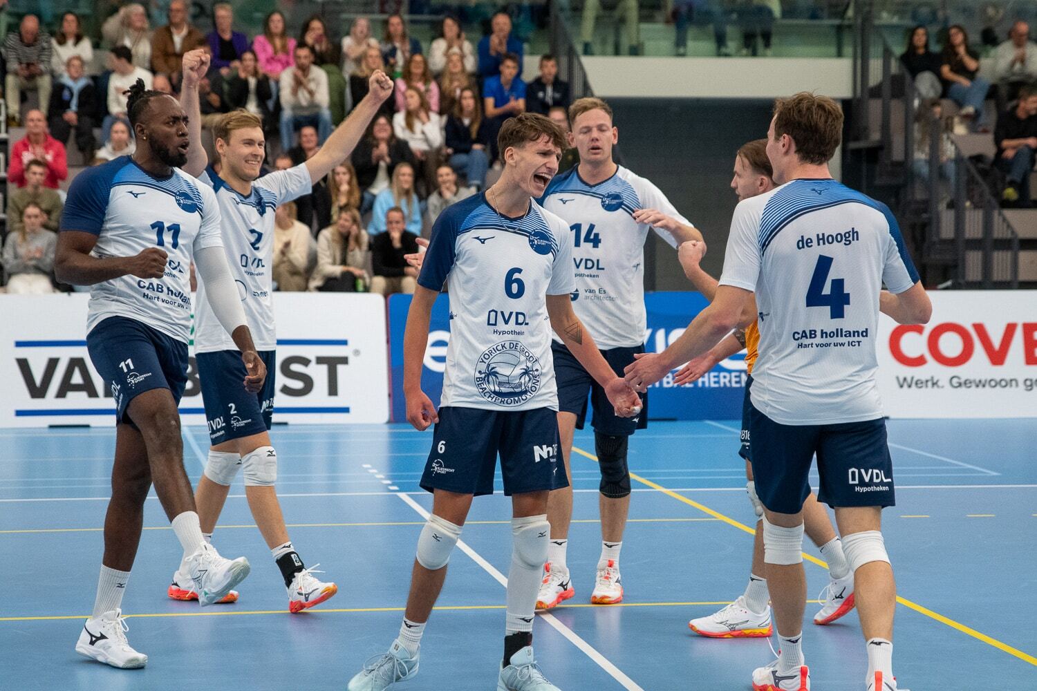 Beachvolleyballer Yorick de Groot shirtsponsor van broertje Luuk in Europees avontuur Sliedrecht Sport